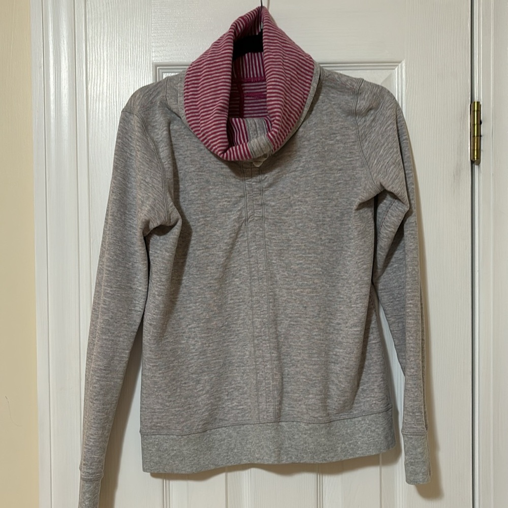 LuluLemon reversible size 6 top
